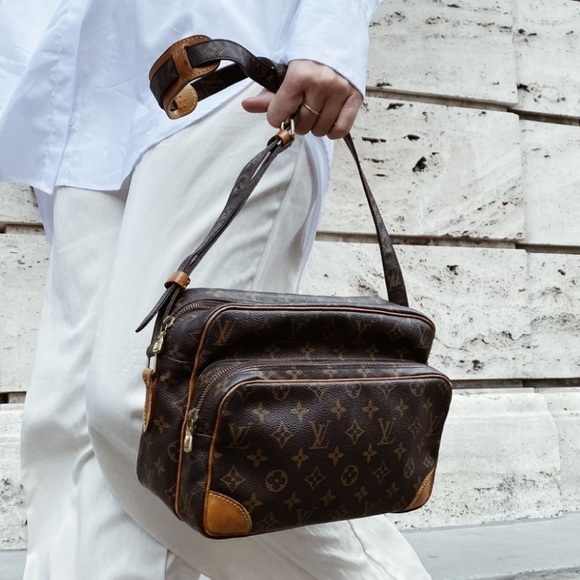 EUC Authentic 🔥 Louis Vuitton Nile crossbody - Picture 2 of 16